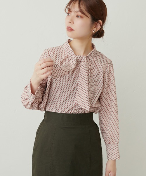 natural couture(ナチュラルクチュール)の「袖口パールノット結びボータイブラウス(シャツ/ブラウス・レディース・グリーン/グレイッシュベージュ/サックスブルー/オフホワイト/その他2/ネイビー/ラベンダー/その他1・FREE)」の20枚目の写真