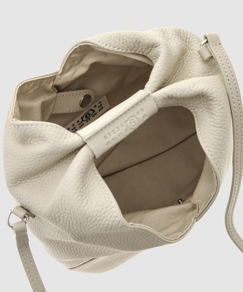 MM6 Maison Margiela（ｴﾑｴﾑｼｯｸｽ ﾒｿﾞﾝ ﾏﾙｼﾞｪﾗ）の「Japanese Crossbody Bag（ショルダーバッグ・レディース・ホワイト/ブラック・FREE）」の5枚目の写真