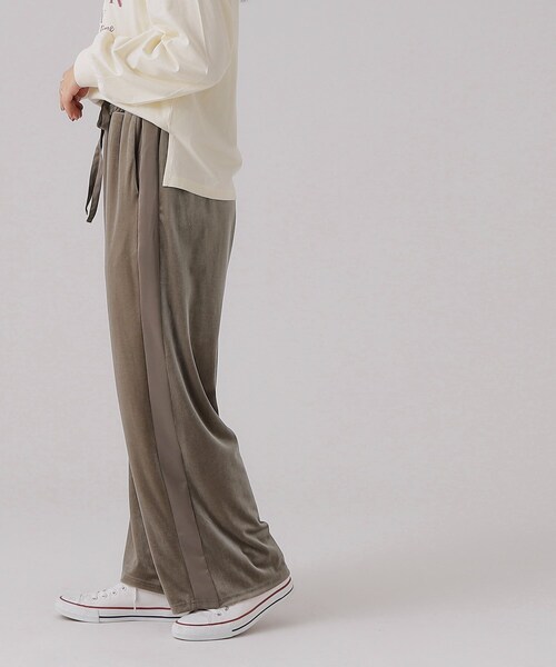 Cutie Blonde（キューティーブロンド）の「◆ライン入りベロアイージーワイドパンツ（その他パンツ・レディース・サンドベージュ/ブルー/チャコールグレー・03/02/04）」の12枚目の写真