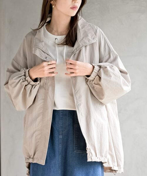 rps（アールピーエス）の「スタンドカラーナイロンコート（ナイロンジャケット・レディース・アイボリー/ブラック/ベージュ/ライトカーキ・フリー）」の8枚目の写真