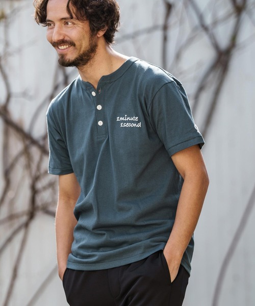 1minute 1second（ワンミニットワンセカンド）の「mt8895- cursive print henley neck cut & sewn Tシャツ（Tシャツ/カットソー・メンズ・ホワイト/ブルー系その他/トップグレー/ブラック・S/M/L/XL）」の10枚目の写真