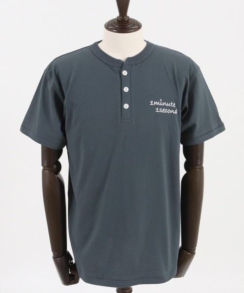 1minute 1second（ワンミニットワンセカンド）の「mt8895- cursive print henley neck cut & sewn Tシャツ（Tシャツ/カットソー・メンズ・ホワイト/ブルー系その他/トップグレー/ブラック・S/M/L/XL）」の19枚目の写真