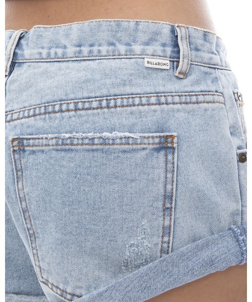BILLABONG(ビラボン)の「【直営店限定】BILLABONG レディース GET LOW SHORT ウォークパンツ/ショートパンツ 【2024年春夏モデル】/ビラボンデニムショートパンツ(デニムパンツ・レディース・ライトブルー・25inch/24inch)」の9枚目の写真