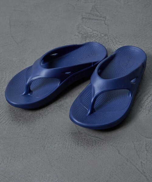 OOFOS（ウーフォス）の「OOFOS/ウーフォス 別注 Ooriginal/ウーオリジナル/リカバリーサンダル/トングサンダル（サンダル・メンズ・ネイビー・7/8/9）」の3枚目の写真