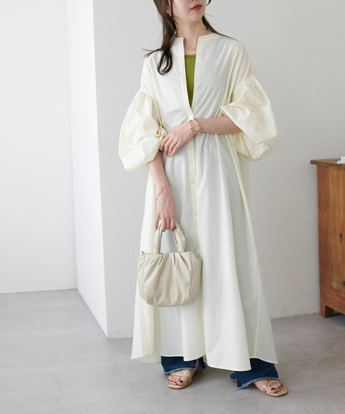 DISCOAT(ディスコート)の「【WEB限定】スタンドカラー袖ボリュームワンピース(シャツワンピース・レディース・ブラック/ホワイト系その他2/ホワイト/ホワイト系その他/ブラウン・MEDIUM)」の14枚目の写真