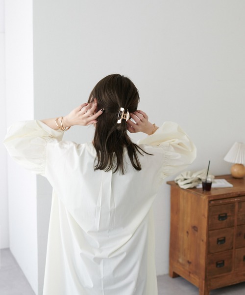 DISCOAT(ディスコート)の「【WEB限定】スタンドカラー袖ボリュームワンピース(シャツワンピース・レディース・ブラック/ホワイト系その他2/ホワイト/ホワイト系その他/ブラウン・MEDIUM)」の21枚目の写真