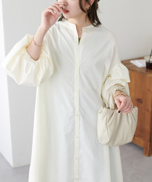 DISCOAT(ディスコート)の「【WEB限定】スタンドカラー袖ボリュームワンピース(シャツワンピース・レディース・ブラック/ホワイト系その他2/ホワイト/ホワイト系その他/ブラウン・MEDIUM)」の20枚目の写真