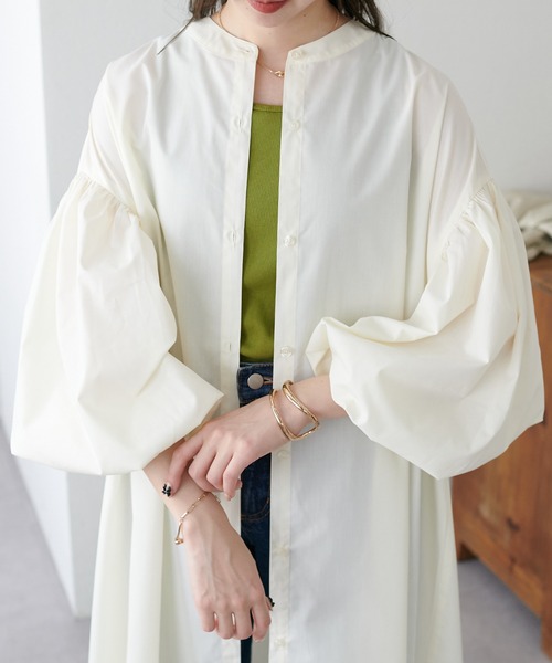 DISCOAT(ディスコート)の「【WEB限定】スタンドカラー袖ボリュームワンピース(シャツワンピース・レディース・ブラック/ホワイト系その他2/ホワイト/ホワイト系その他/ブラウン・MEDIUM)」の13枚目の写真