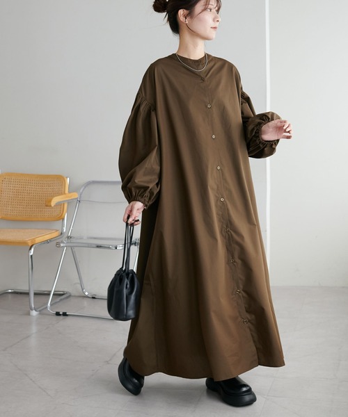 DISCOAT(ディスコート)の「【WEB限定】スタンドカラー袖ボリュームワンピース(シャツワンピース・レディース・ブラック/ホワイト系その他2/ホワイト/ホワイト系その他/ブラウン・MEDIUM)」の8枚目の写真