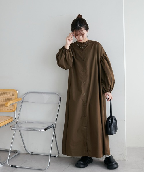 DISCOAT(ディスコート)の「【WEB限定】スタンドカラー袖ボリュームワンピース(シャツワンピース・レディース・ブラック/ホワイト系その他2/ホワイト/ホワイト系その他/ブラウン・MEDIUM)」の9枚目の写真