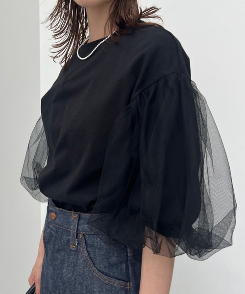 y/m（イム）の「カット×チュールボリュームスリーブトップス（Tシャツ/カットソー・レディース・オフホワイト/ブラック・FREE）」の2枚目の写真