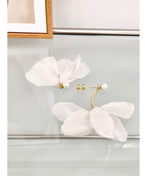 jumelle（ジュメロ）の「droop flower pierce（ピアス（両耳用）・レディース・アイボリー・FREE）」の7枚目の写真