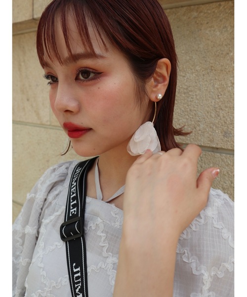 jumelle（ジュメロ）の「droop flower pierce（ピアス（両耳用）・レディース・アイボリー・FREE）」の15枚目の写真