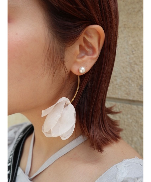 jumelle（ジュメロ）の「droop flower pierce（ピアス（両耳用）・レディース・アイボリー・FREE）」の16枚目の写真