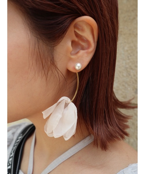 jumelle（ジュメロ）の「droop flower pierce（ピアス（両耳用）・レディース・アイボリー・FREE）」の17枚目の写真
