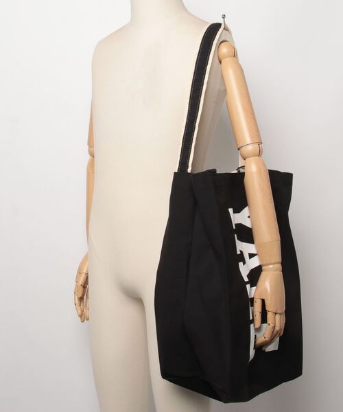 SUNNY  SPORTS（サニースポーツ）の「The BOOK STORE / ザブックストア YALE MARKET TOTE イエール大学マーケット トートバッグ（トートバッグ・メンズ・ブラック・ONE SIZE）」の5枚目の写真
