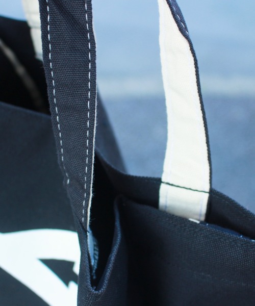 SUNNY  SPORTS（サニースポーツ）の「The BOOK STORE / ザブックストア YALE MARKET TOTE イエール大学マーケット トートバッグ（トートバッグ・メンズ・ブラック・ONE SIZE）」の16枚目の写真