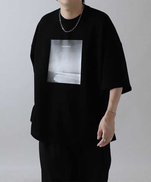 Confirm（コンファーム）の「ドレープとろみ ビッグシルエット ワンポイント / フォトフロントプリント / フォトバックプリント オーバーサイズ ポンチ半袖Tシャツ カットソー【Confirm】（Tシャツ/カットソー・メンズ・ホワイト/ホワイト系その他/グレー/チャコールグレー/ブラック系その他/グレー系/ホワイト系その他2/ブラック/グレー系その他/ブラック系その他2/グレー系2・M/L/XL）」の21枚目の写真