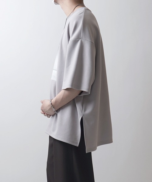 Confirm（コンファーム）の「ドレープとろみ ビッグシルエット ワンポイント / フォトフロントプリント / フォトバックプリント オーバーサイズ ポンチ半袖Tシャツ カットソー【Confirm】（Tシャツ/カットソー・メンズ・ホワイト/ホワイト系その他/グレー/チャコールグレー/ブラック系その他/グレー系/ホワイト系その他2/ブラック/グレー系その他/ブラック系その他2/グレー系2・M/L/XL）」の12枚目の写真