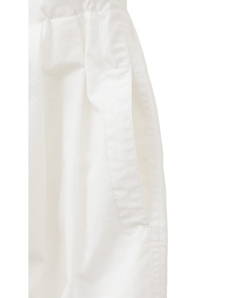 CLANE（クラネ）の「COTTON PARACHUTE PANTS（カーゴパンツ・レディース・ホワイト/ブラック・1/2/0）」の13枚目の写真