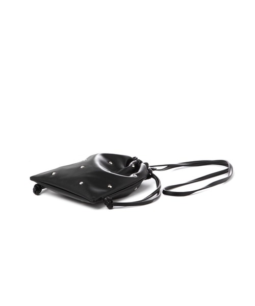 LAKOLE（ラコレ）の「2WAYスタッズ巾着ショルダーバッグ / 116063（ショルダーバッグ・レディース・ブラック/アイボリー・FREE）」の9枚目の写真