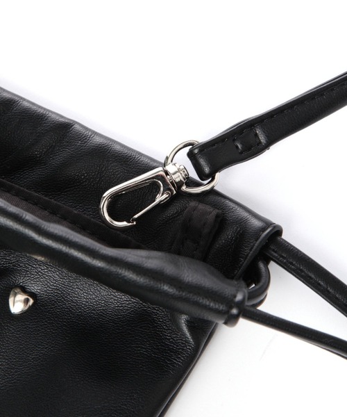 LAKOLE（ラコレ）の「2WAYスタッズ巾着ショルダーバッグ / 116063（ショルダーバッグ・レディース・ブラック/アイボリー・FREE）」の15枚目の写真