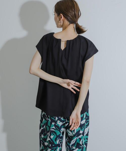 SENSE OF PLACE by URBAN RESEARCH(センスオブプレイスバイアーバンリサーチ)の「クールタッチフレンチスリーブタックブラウスTシャツ(Tシャツ/カットソー・レディース・ブラック/オフホワイト/オレンジ・ONE)」の17枚目の写真