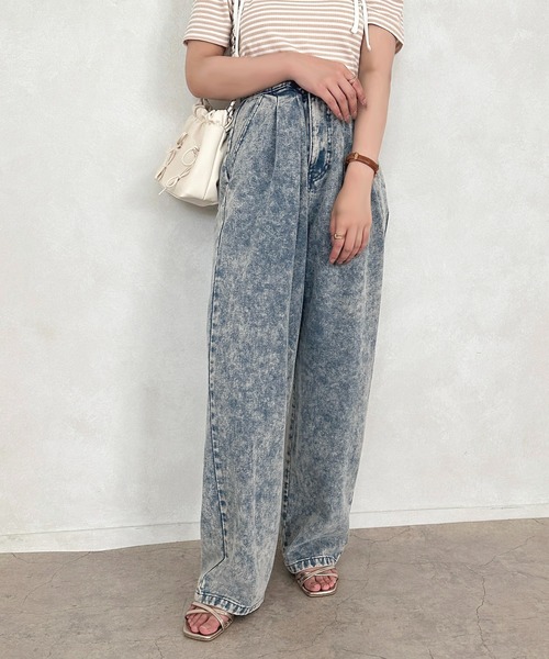 apres jour（アプレジュール）の「タックワイドデニムパンツ【ZOZOTOWN限定アイテム】（デニムパンツ・レディース・インディゴブルー/ブルー/ブルー系その他/ブラック系その他/ブラック/ライトブルー/オフホワイト・MEDIUM/LARGE/X-LARGE/SMALL）」の7枚目の写真