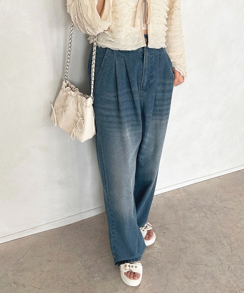 apres jour（アプレジュール）の「タックワイドデニムパンツ【ZOZOTOWN限定アイテム】（デニムパンツ・レディース・インディゴブルー/ブルー/ブルー系その他/ブラック系その他/ブラック/ライトブルー/オフホワイト・MEDIUM/LARGE/X-LARGE/SMALL）」の6枚目の写真