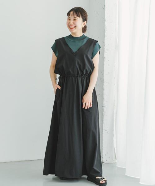 ITEMS URBANRESEARCH（アイテムズ アーバンリサーチ）の「ストレッチジャンパースカート（ワンピース・レディース・ブラック/カーキ・FREE）」の2枚目の写真