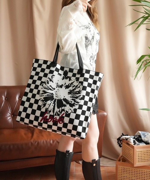 HOOK(フック)の「HOOK -original- ポップマーガレット総柄大容量トートバッグ (LV)(トートバッグ・メンズ・ブラック/グレー/ブルー/イエロー/オレンジ/ミント/ライトブルー/ブラウン/カーキ/レッド・FREE)」の2枚目の写真