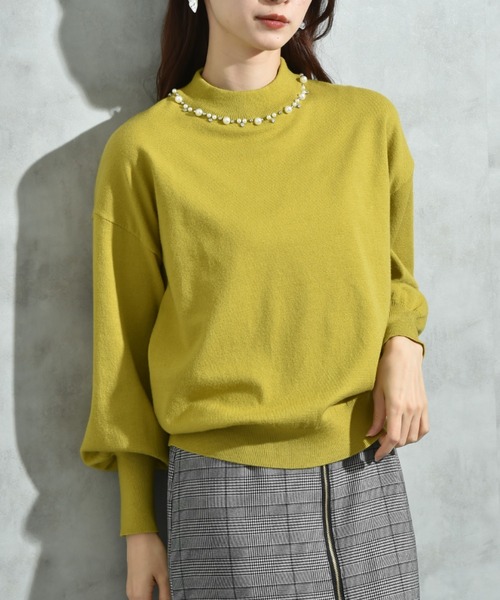 INTERPLANET（インタープラネット）の「パールビジュー付ハイネックニット（ニット/セーター・レディース・ブラック/オフホワイト/グレー/ブルー/イエロー・FREE/LARGE）」の5枚目の写真