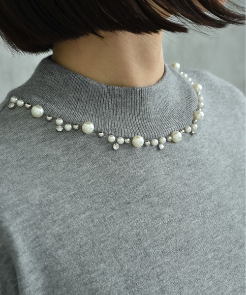 INTERPLANET（インタープラネット）の「パールビジュー付ハイネックニット（ニット/セーター・レディース・ブラック/オフホワイト/グレー/ブルー/イエロー・FREE/LARGE）」の10枚目の写真