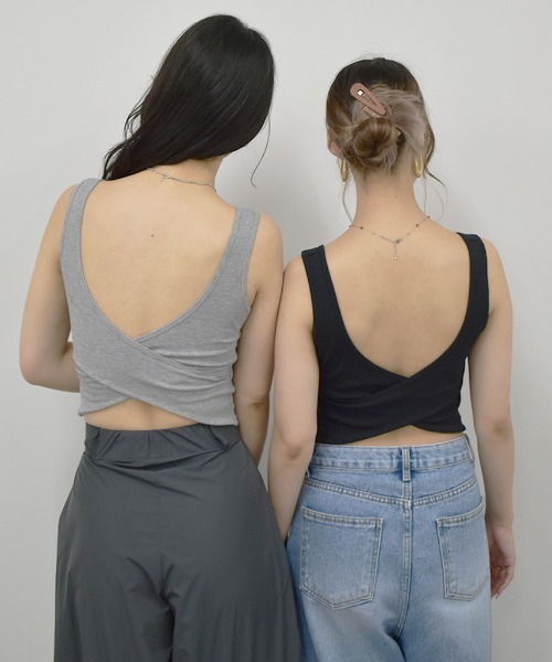 Reurie'（レウリィ）の「カップ付きバッククロスリブタンクトップ／back cross rib tank top ブラトップ ノースリーブ パッド付き ノースリーブ インナー グレー 白 黒 ブラック モノトーン ベーシック シンプル（タンクトップ・レディース・ホワイト/グレー/ブラック・FREE）」の8枚目の写真