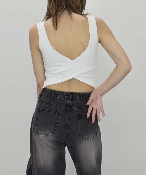 Reurie'（レウリィ）の「カップ付きバッククロスリブタンクトップ／back cross rib tank top ブラトップ ノースリーブ パッド付き ノースリーブ インナー グレー 白 黒 ブラック モノトーン ベーシック シンプル（タンクトップ・レディース・ホワイト/グレー/ブラック・FREE）」の18枚目の写真