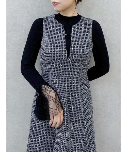 dazzlin(ダズリン)の「ヘムレースリブニットトップス(ニット/セーター・レディース・パープル/グレー/オフホワイト/ブラック/その他1/レッド・FREE)」の3枚目の写真