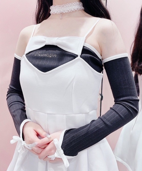 lilLilly（リルリリー）の「リボンアームウォーマーベアトップス（その他トップス・レディース・グレー/ホワイト/ブラック・FREE）」の2枚目の写真