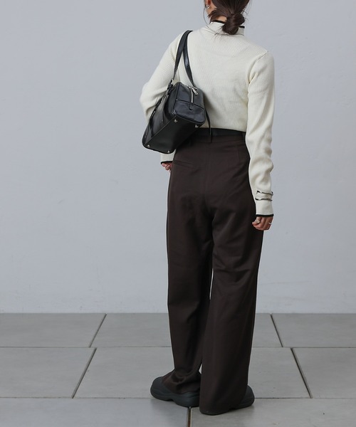 COLONY 2139（コロニートゥーワンスリーナイン）の「PBT配色ラインハイネックリブニット（ニット/セーター・レディース・ブラック/グリーン/レッド/オフホワイト/グレー/チャコールグレー/ネイビー/パープル・FREE）」の14枚目の写真