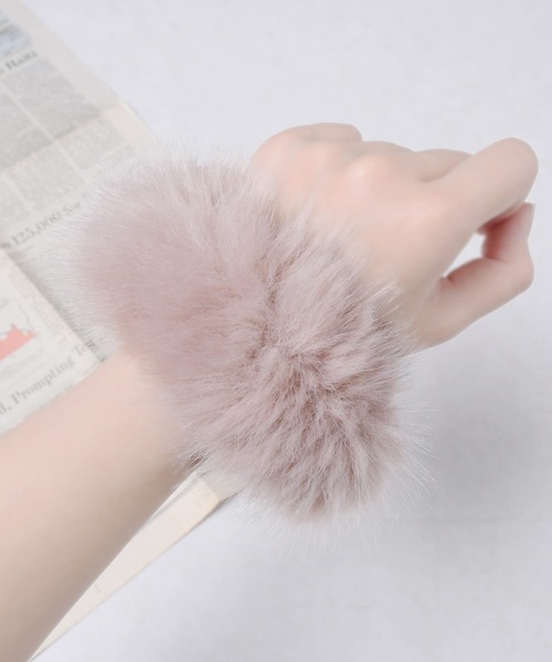 たっぷりボリュームファーシュシュ⤴︎ ベージュ×ピンク TONE SELECT GOODS シュシュ 「urge select」ニットリボン×ファー