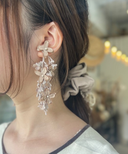 m.soeur（エムスール）の「ライラックのイヤリング（イヤリング・レディース・ブラック/グレー・FREE）」の4枚目の写真