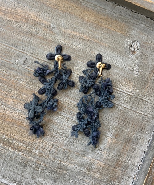 m.soeur（エムスール）の「ライラックのイヤリング（イヤリング・レディース・ブラック/グレー・FREE）」の7枚目の写真