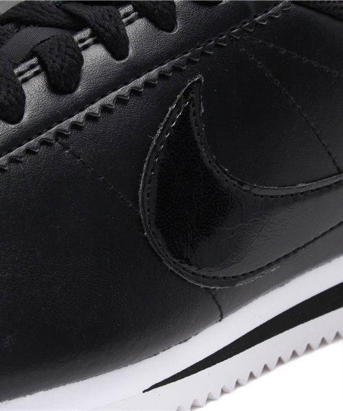 NIKE（ナイキ）の「NIKE / ウィメンズ クラシック コルテッツ レザー (807471-009)（スニーカー・レディース・ブラック・23.5/24/25/24.5）」の2枚目の写真