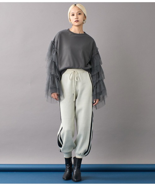 Settimissimo(セッティミッシモ)の「裏毛チュールティアードフリンジプルオーバー(スウェット・レディース・アイボリー/ダークグレー・FREE)」の16枚目の写真