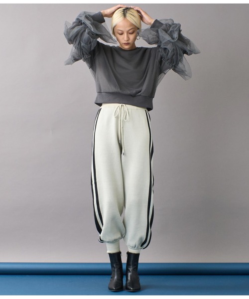 Settimissimo(セッティミッシモ)の「裏毛チュールティアードフリンジプルオーバー(スウェット・レディース・アイボリー/ダークグレー・FREE)」の17枚目の写真