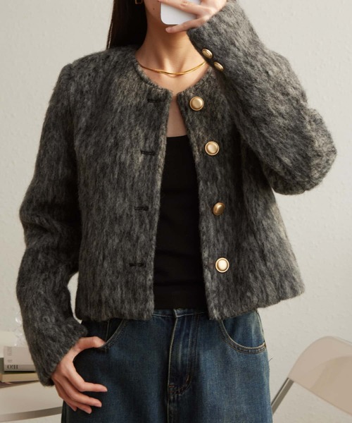 MAISON DE THERESE(メゾン ド テレーズ)の「フェイクファー金釦ノーカラージャケット(ノーカラージャケット・レディース・ダークグレー/ベージュ・FREE)」の14枚目の写真