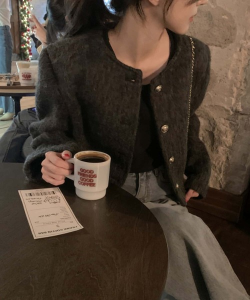 MAISON DE THERESE(メゾン ド テレーズ)の「フェイクファー金釦ノーカラージャケット(ノーカラージャケット・レディース・ダークグレー/ベージュ・FREE)」の6枚目の写真