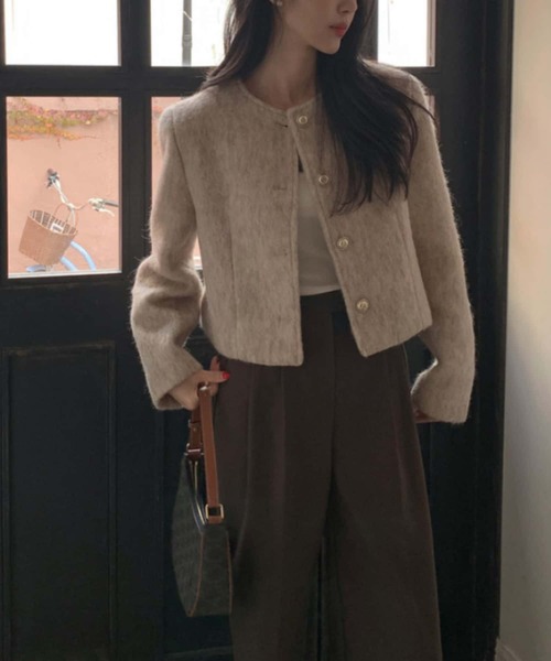 MAISON DE THERESE(メゾン ド テレーズ)の「フェイクファー金釦ノーカラージャケット(ノーカラージャケット・レディース・ダークグレー/ベージュ・FREE)」の18枚目の写真
