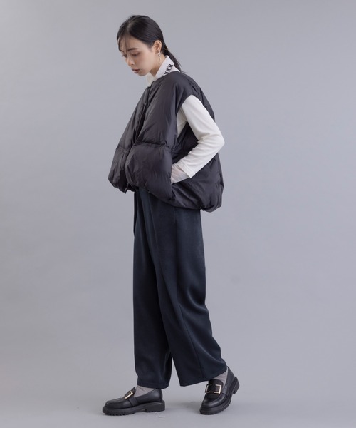 Eimee Law（エイミーロウ）の「ベルテッド タックラップ コクーンラインパンツ（その他パンツ・レディース・ライトブルー/グレー系/スミクロ・MEDIUM）」の9枚目の写真