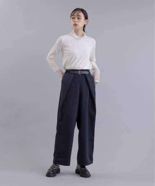 Eimee Law（エイミーロウ）の「ベルテッド タックラップ コクーンラインパンツ（その他パンツ・レディース・ライトブルー/グレー系/スミクロ・MEDIUM）」の10枚目の写真