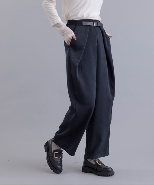 Eimee Law（エイミーロウ）の「ベルテッド タックラップ コクーンラインパンツ（その他パンツ・レディース・ライトブルー/グレー系/スミクロ・MEDIUM）」の12枚目の写真